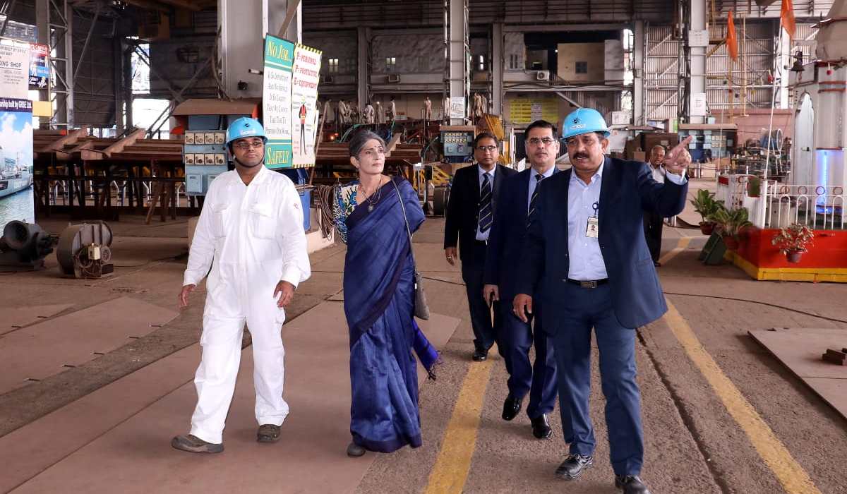 Smt. Alka Sharma, IDAS, PCDA(Navy), visits GRSE on 21 Dec 18