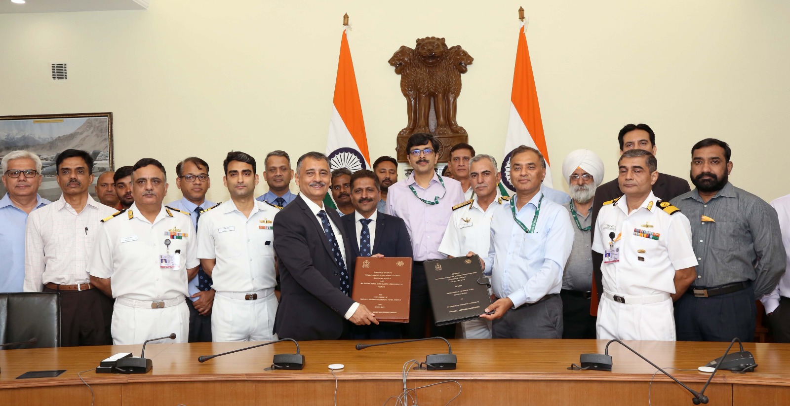 CMD, GRSE, Cmde PR Hari, D(S) Shantanu Bose with other senior officials from MoD, Indian Navy and GRSE