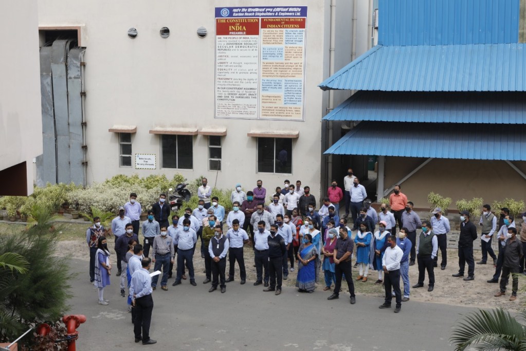 Swachhata Pledge and Health Checkup of Contractual Workers at GRSE - Image 4 Image 4 - Swachhata Pledge and Health Checkup of Contractual Workers at GRSE