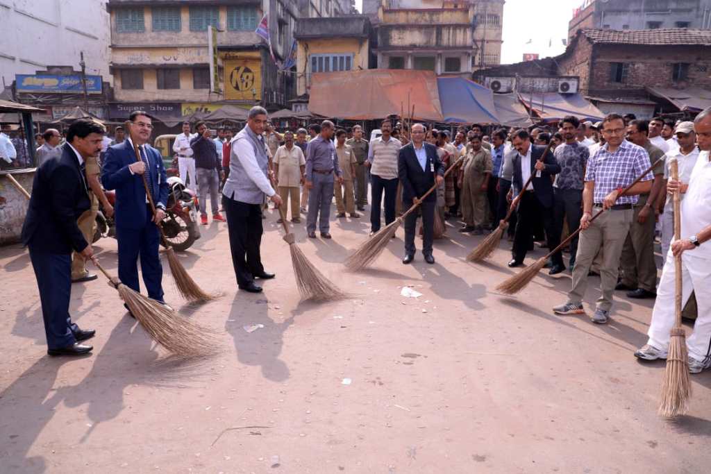 Celebration of Swachhta Pakhwada 2018 from 01 -15 Dec 18. On 01 Dec 18, two events were observed including Oath Taking Ceremony across all Units and Swachhta Shramdann outside the shipyard's Main Unit - Image 3 Image 3 - Celebration of Swachhta Pakhwada 2018 from 01 -15 Dec 18. On 01 Dec 18, two events were observed including Oath Taking Ceremony across all Units and Swachhta Shramdann outside the shipyard's Main Unit