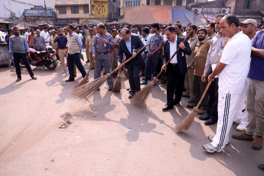 Image 5 - Celebration of Swachhta Pakhwada 2018 from 01 -15 Dec 18. On 01 Dec 18, two events were observed including Oath Taking Ceremony across all Units and Swachhta Shramdann outside the shipyard's Main Unit