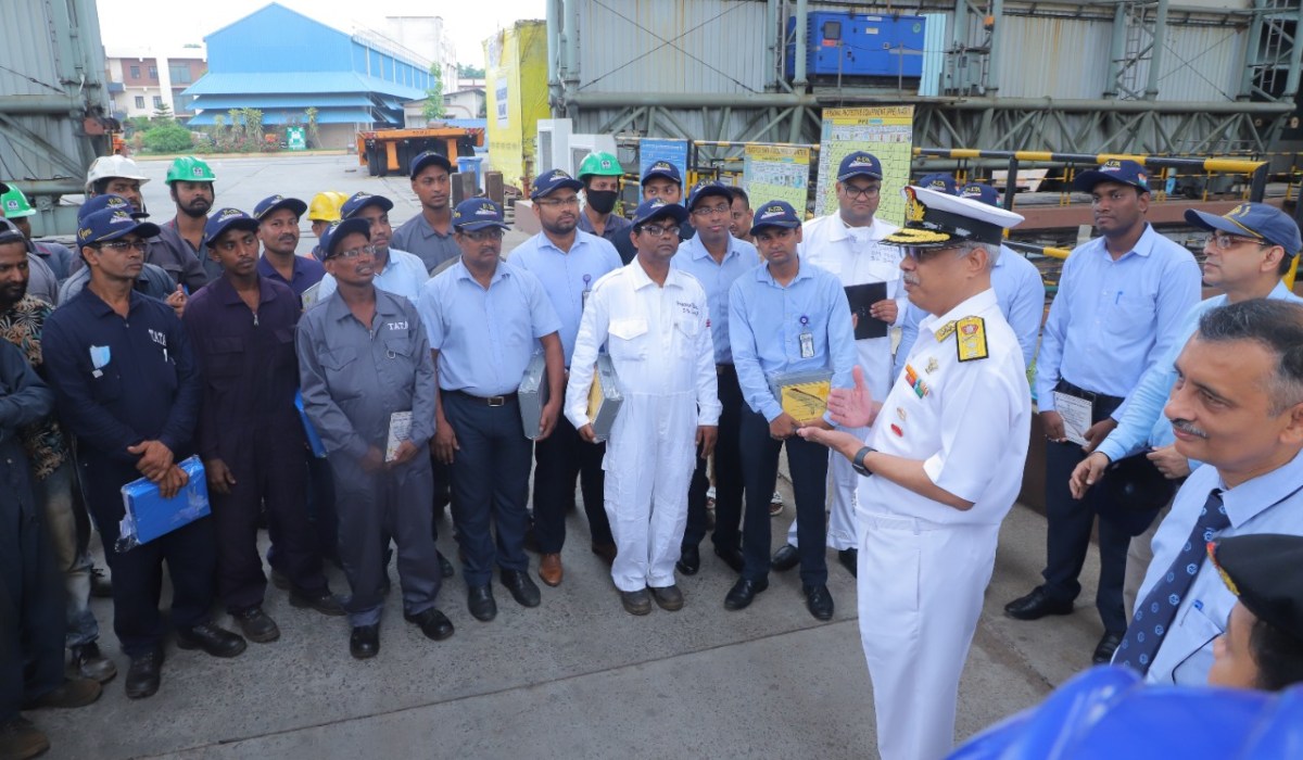 R Adm GK Harish, AVSM, VSM, DGND(SSG) visited GRSE