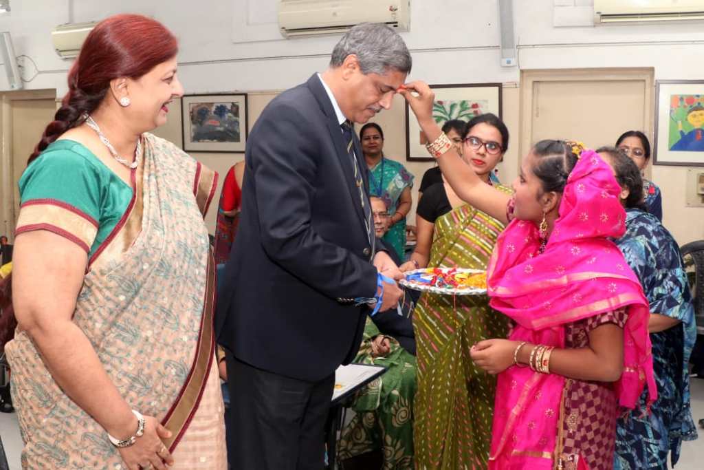 Image 2 - GRSE's CSR Initiative with IICP - Handing over of Ceremonial Cheque