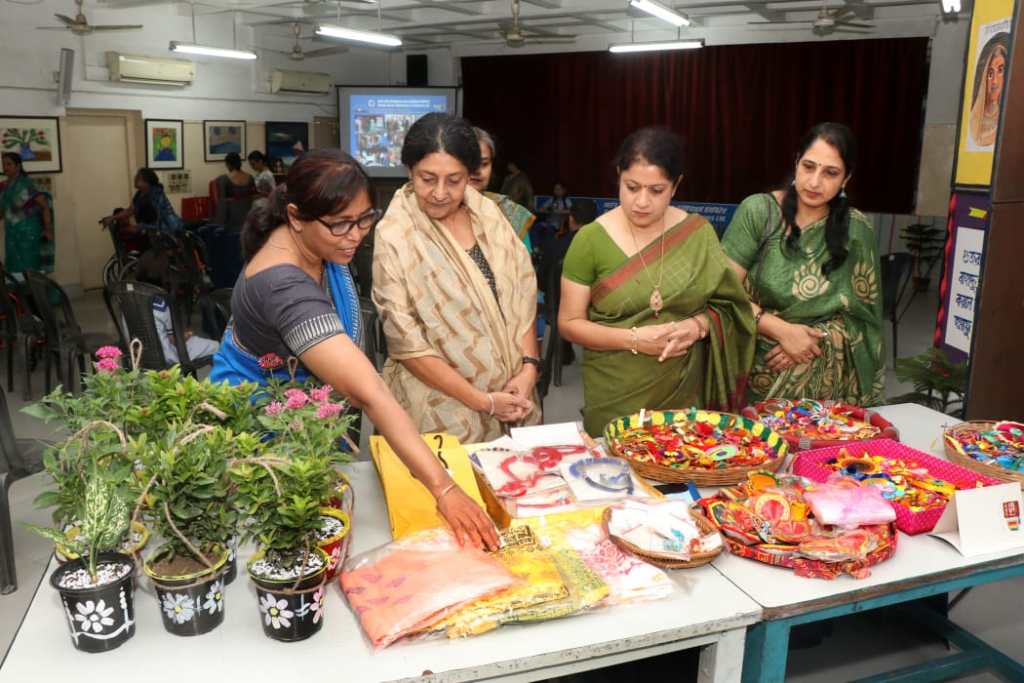 Image 5 - GRSE's CSR Initiative with IICP - Handing over of Ceremonial Cheque