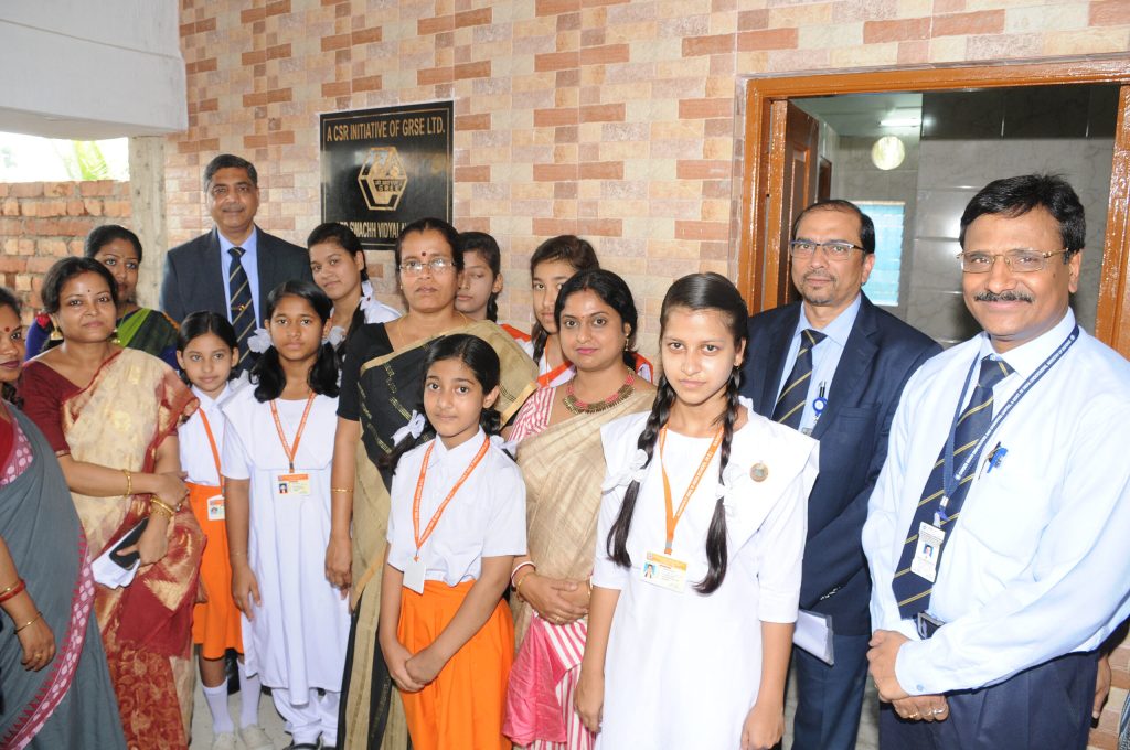 Inauguration of 07 toilets at Kankhuly Girls’ High School under Swachh Bharat and Swachh Vidhyalaya Mission GRSE is actively engaged in implementing Swachh Bharat and Swachh Vidhyalaya Mission by constructing toilets in Govt. schools located in Metiabruz , Maheshtala and Kidderpore areas - Image 2 Image 2 - Inauguration of 07 toilets at Kankhuly Girls’ High School under Swachh Bharat and Swachh Vidhyalaya Mission GRSE is actively engaged in implementing Swachh Bharat and Swachh Vidhyalaya Mission by constructing toilets in Govt. schools located in Metiabruz , Maheshtala and Kidderpore areas