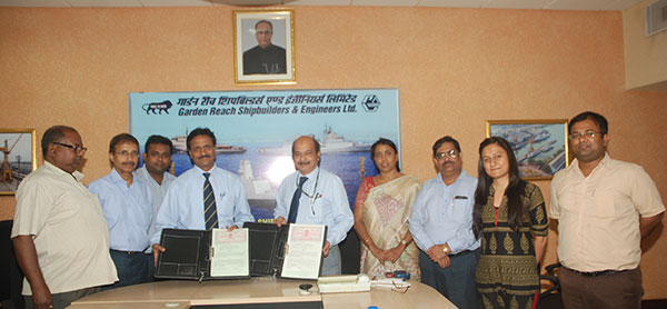 GRSE has signed a MoU with ALIMCO, on 29 Sep. 2016 for distributing aids to approx 1000 differently abled persons from marginalized section of society, hailing from Metiabruz and Kidderpore area under the CSR initiative of GRSE - Image 2 Image 2 - GRSE has signed a MoU with ALIMCO, on 29 Sep. 2016 for distributing aids to approx 1000 differently abled persons from marginalized section of society, hailing from Metiabruz and Kidderpore area under the CSR initiative of GRSE