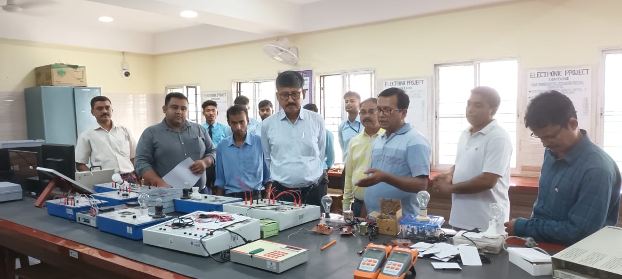 Visit of CGM (BB & DEP), DIG Subrato Ghosh, ICG (Retd.) to Govt, ITI Balurghat supported by GRSE under CSR Skill Development Initiatives on 28 Apr 23