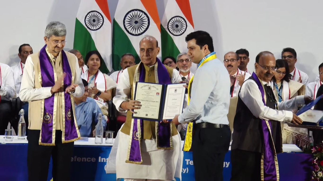 Congratulations to Shri Yogesh Kumar, DM(QA), GRSE, on being awarded the Gold Medal from the Honorable Raksha Mantri for achieving Excellence in the M.Tech course from DIAT Pune on 15 May 23